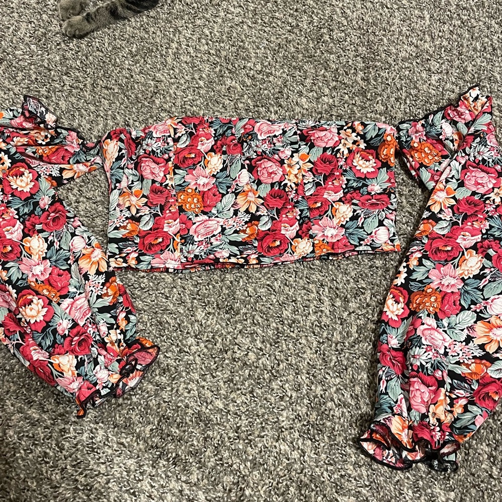 NWOT Crop Puffy Sleeve Top - Large